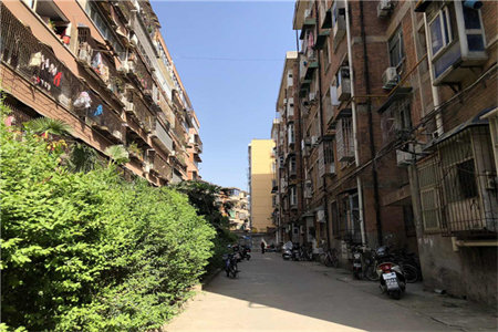 秀水佳苑3室2厅2卫98万133m2精装修有证能分期